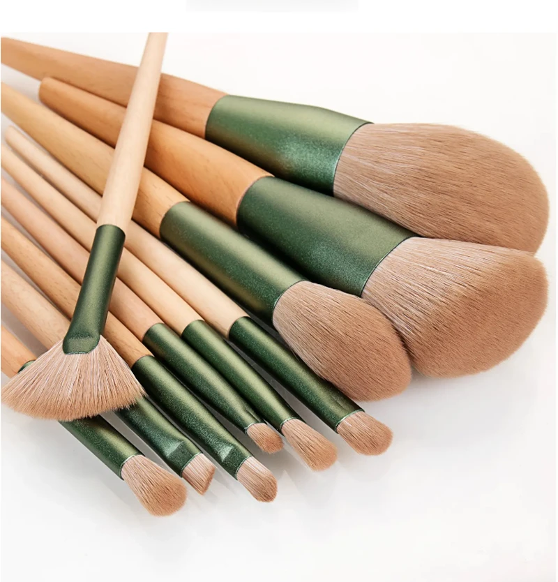 Beech wood makeup brush
