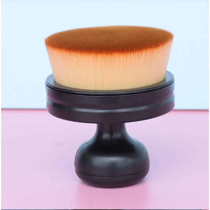 Foundation brush with storage case